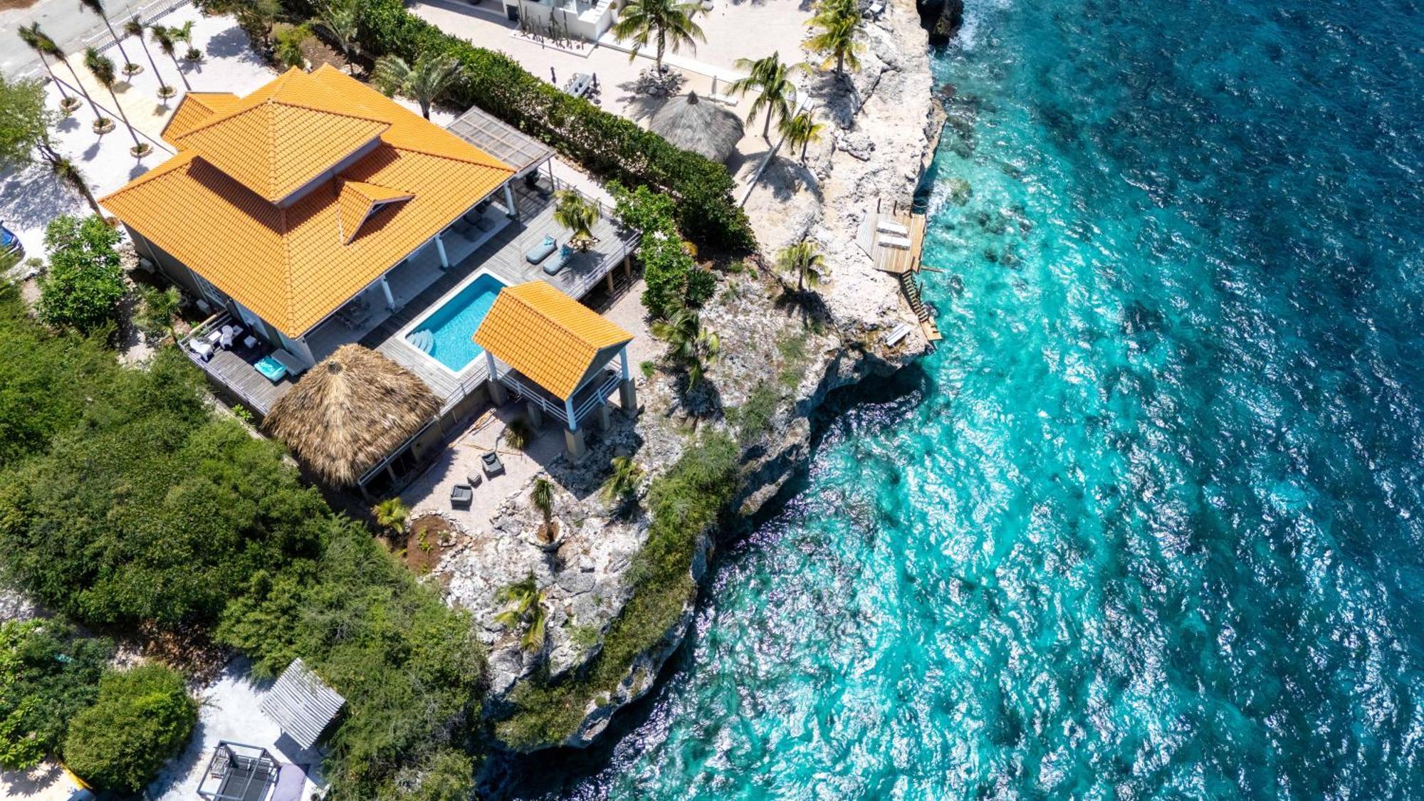 Coral Estate Holidays Willibrordus Room photo